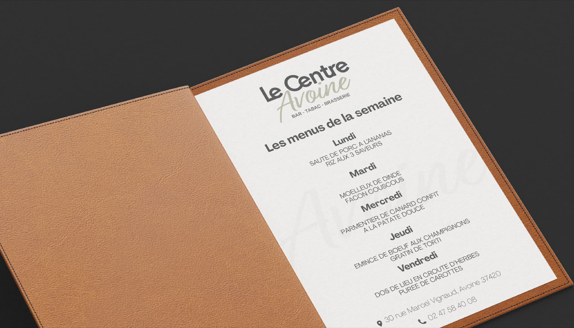 Menu de la semaine Le Centre Avoine dans porte-menu cuir